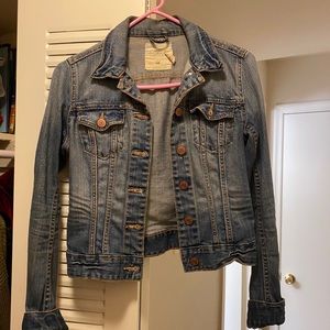 H&M medium wash denim jacket fits XS